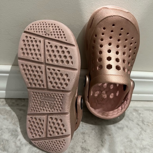 Joybees toddler crocs - Picture 2 of 4